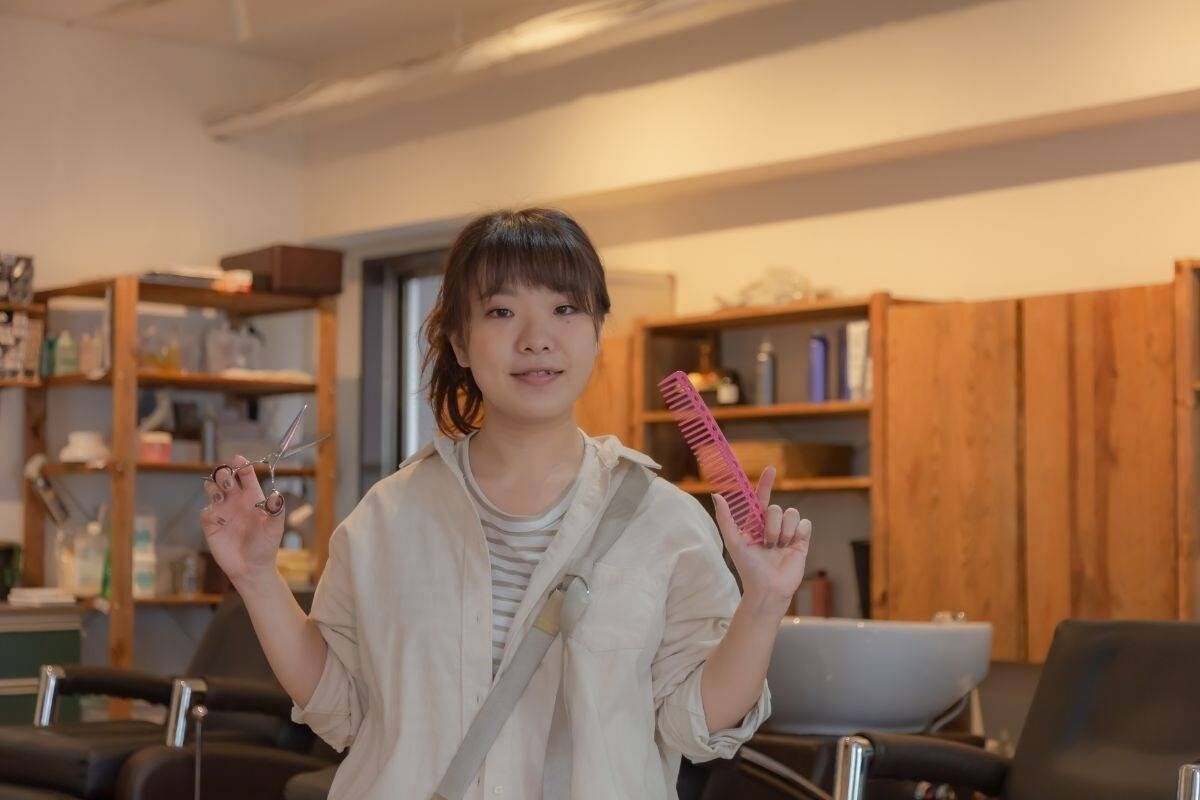 美容師の給与計算の完全ガイド！手取りや歩合給の仕組みと制度を解